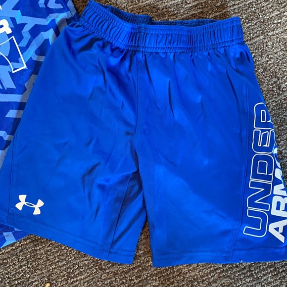 Under Armour HeatGear Shirt and Shorts - Picture 3 of 5